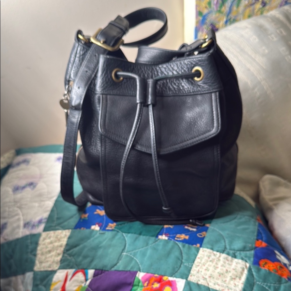 Fossil Black Bucket Bag with Classic Design